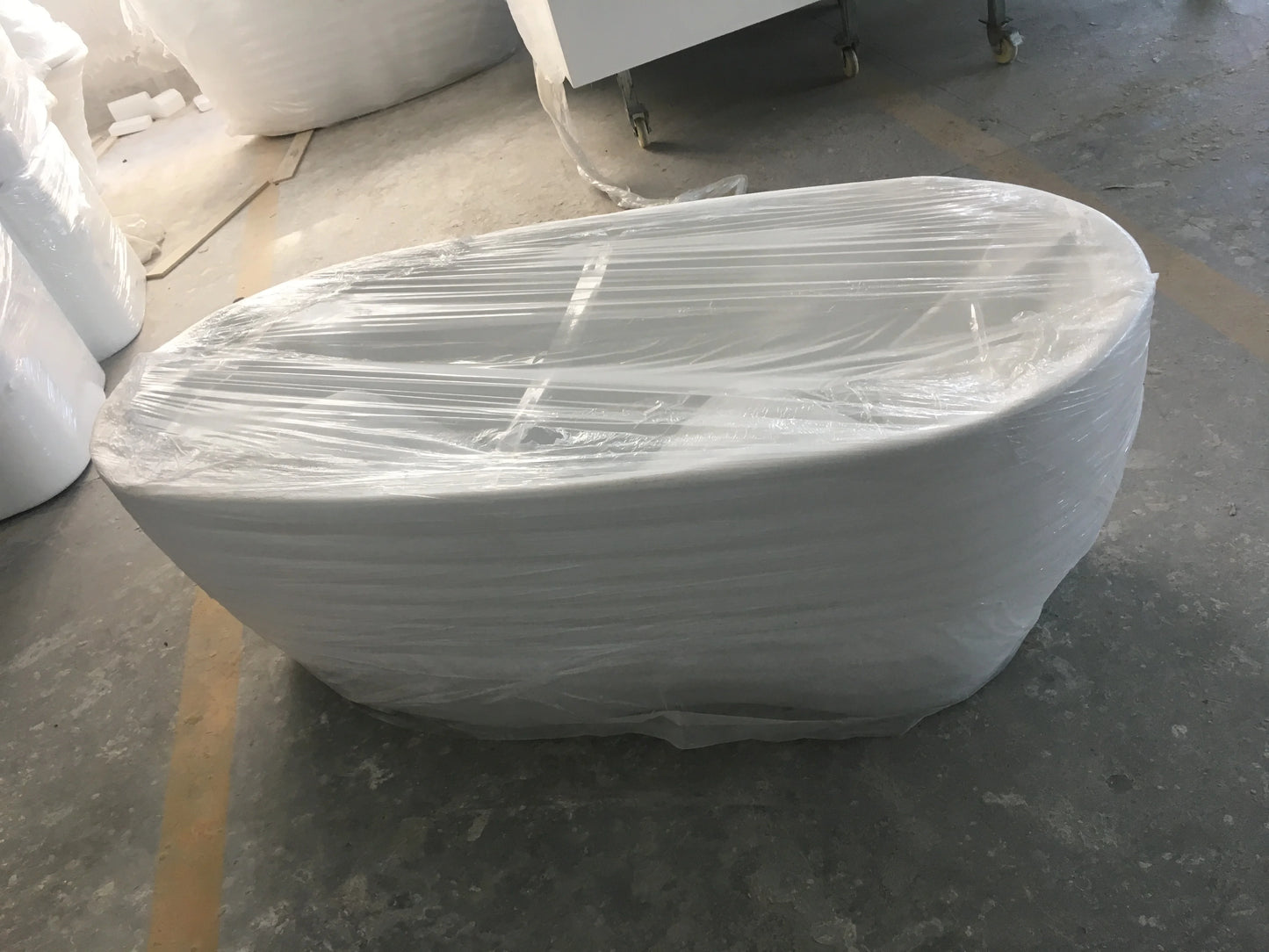 European Design Glossy White Acrylic Solid Surface Freestanding Soaking Bathtub for Hotel